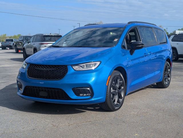 New 2026 Chrysler Pacifica Select image 4