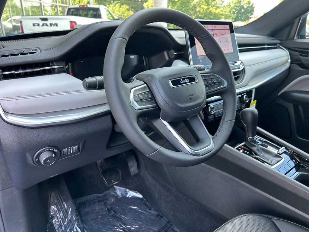 New 2025 Jeep Compass Limited image 14