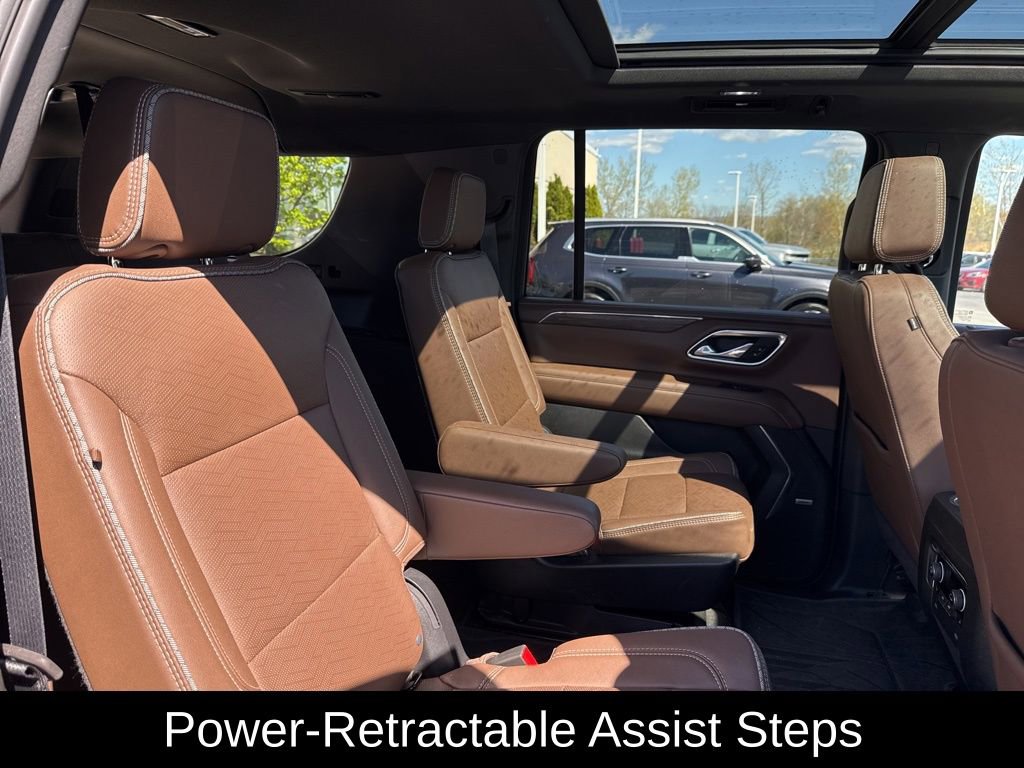 Used 2024 Chevrolet Suburban High Country AWD/4WD image 31