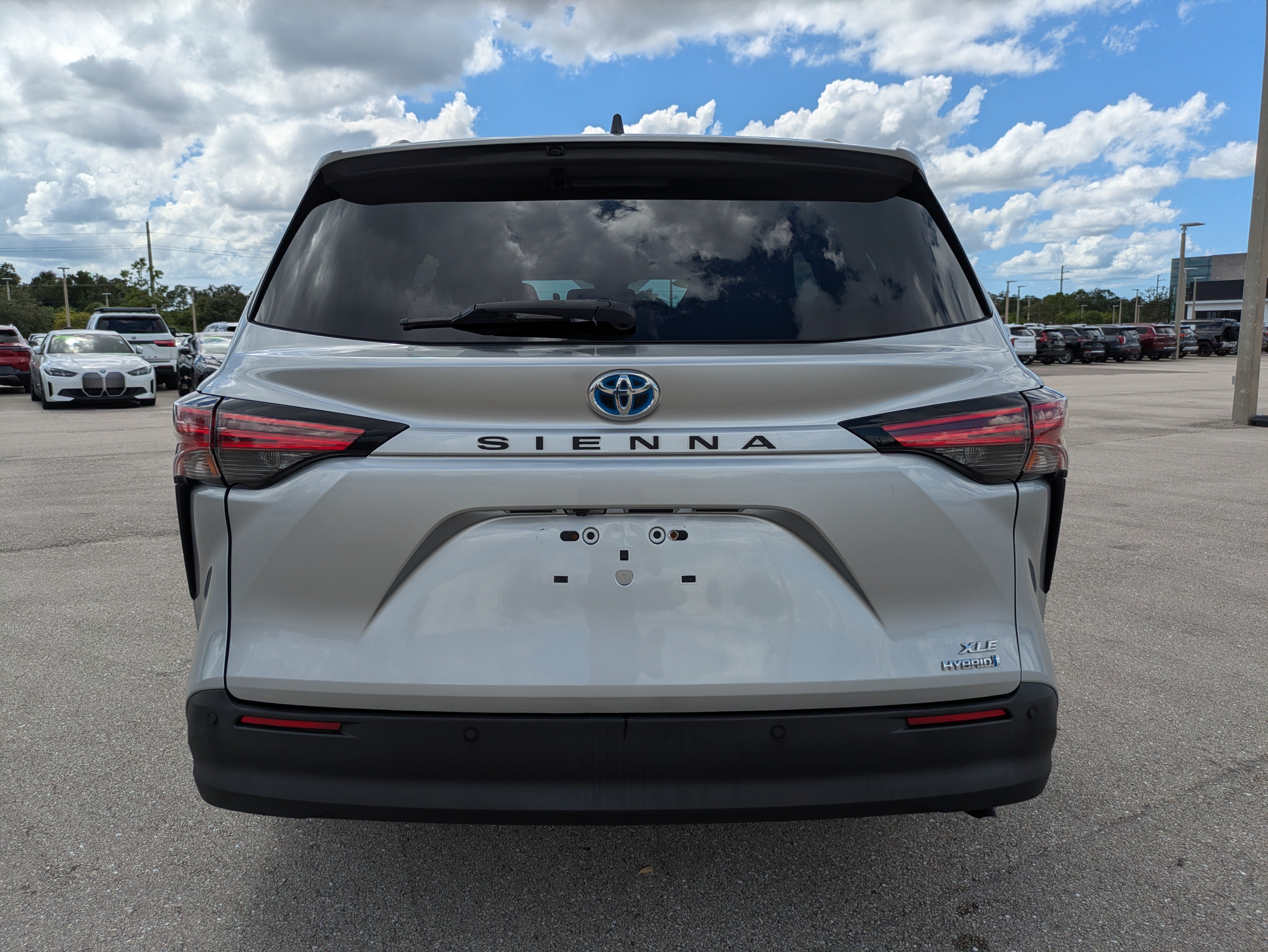 Used 2021 Toyota Sienna XLE w/ XLE Plus Package FWD image 5