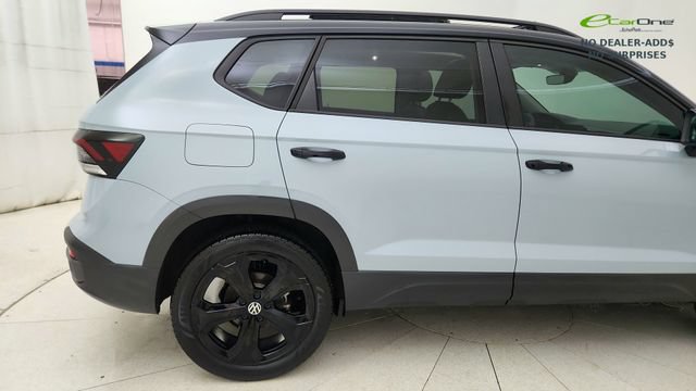 Used 2025 Volkswagen Taos SE AWD/4WD image 12