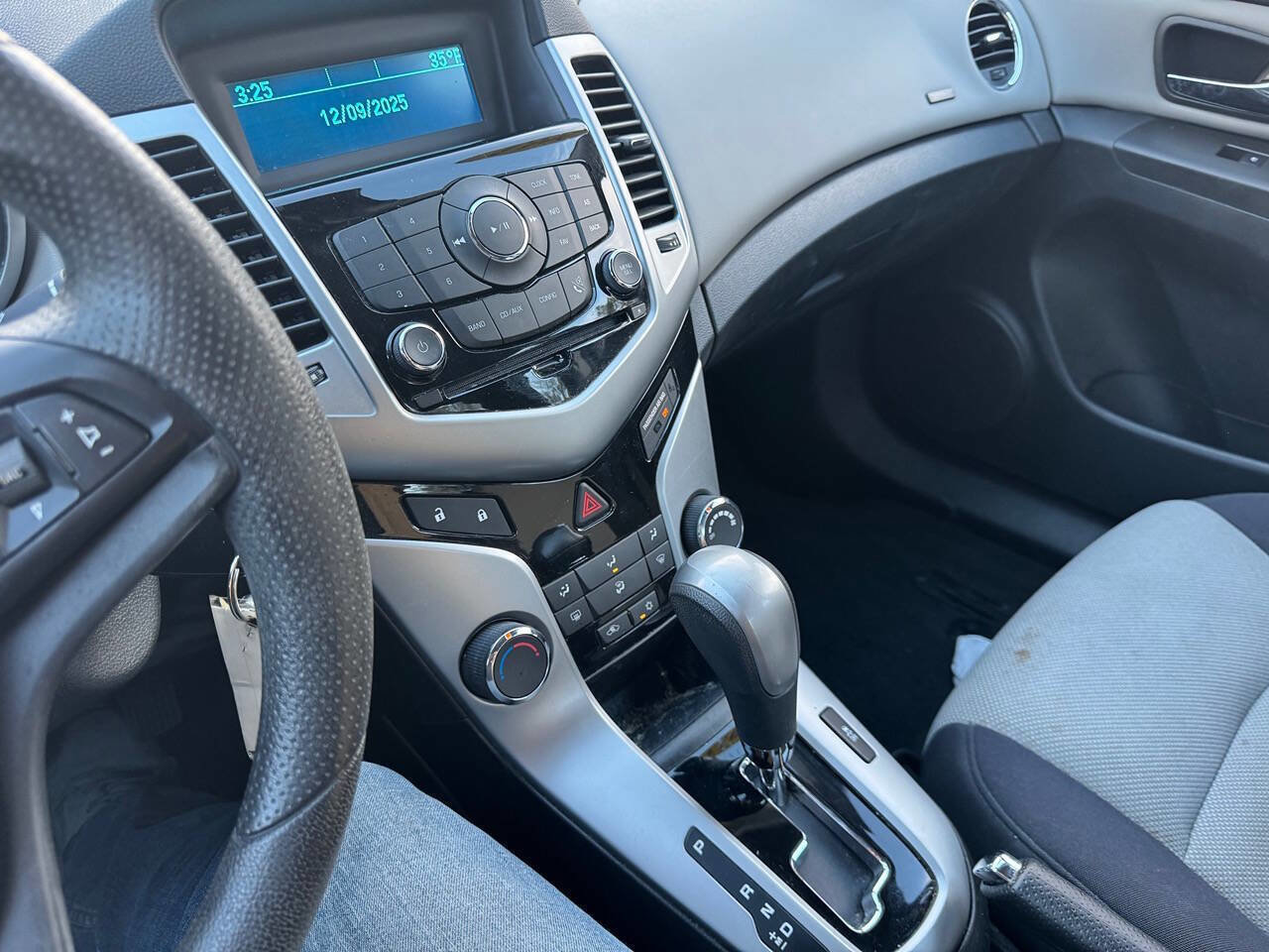 Used 2013 Chevrolet Cruze LS image 10