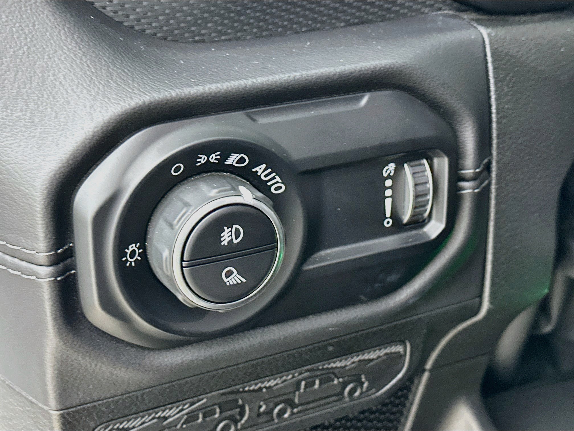 Used 2025 Jeep Gladiator Rubicon AWD/4WD image 10
