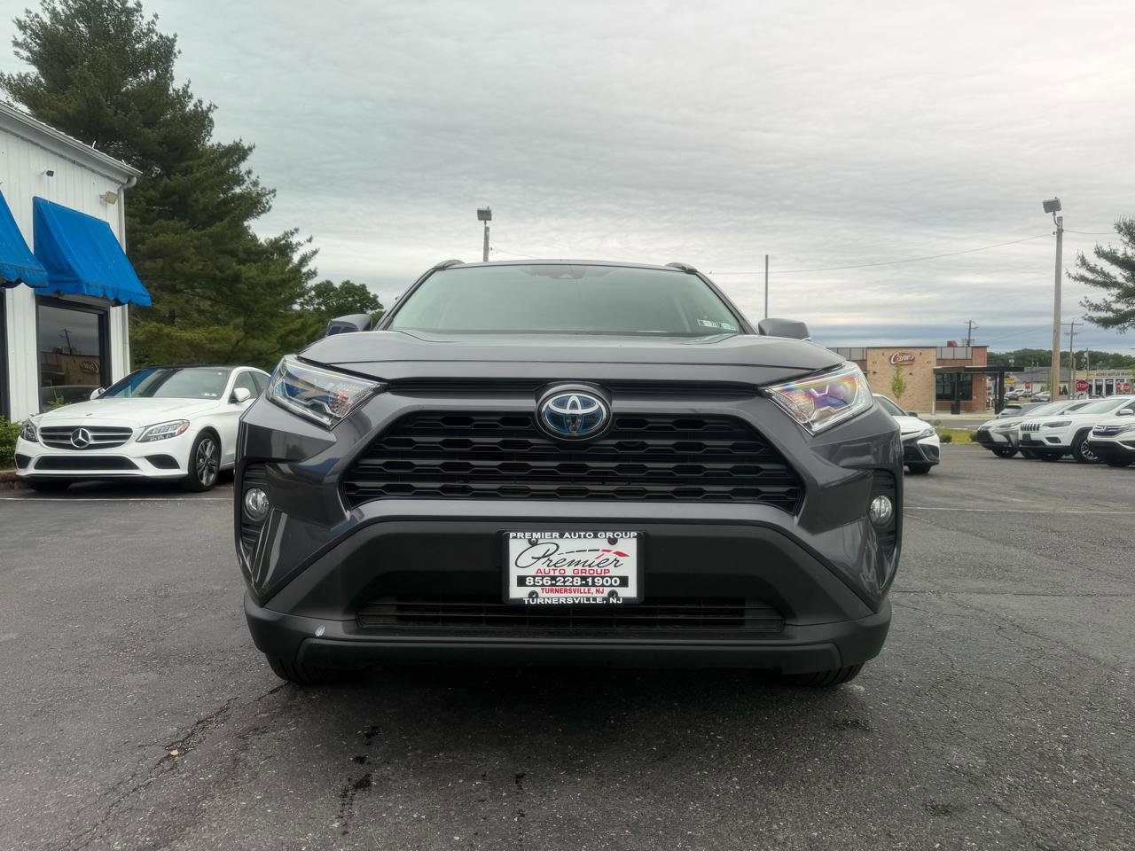 Used 2019 Toyota RAV4 XLE AWD/4WD image 1