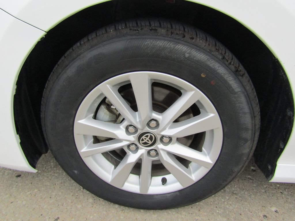 Used 2025 Toyota Camry LE FWD image 24