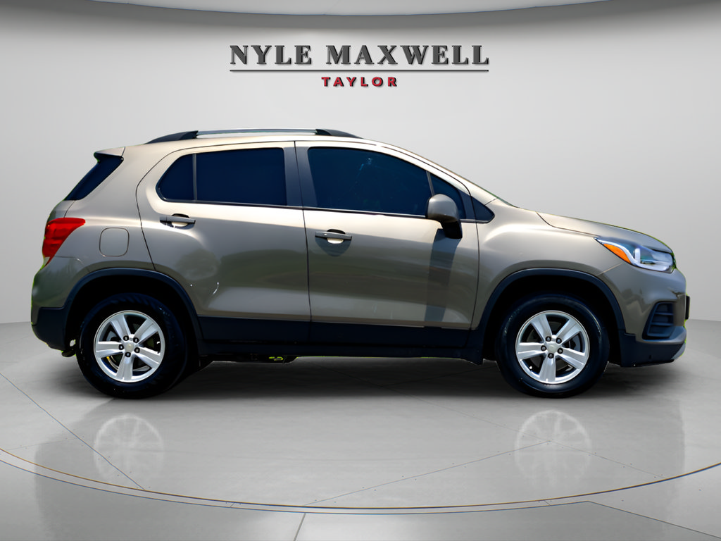 Used 2022 Chevrolet Trax LT w/ LT Convenience Package AWD/4WD image 5