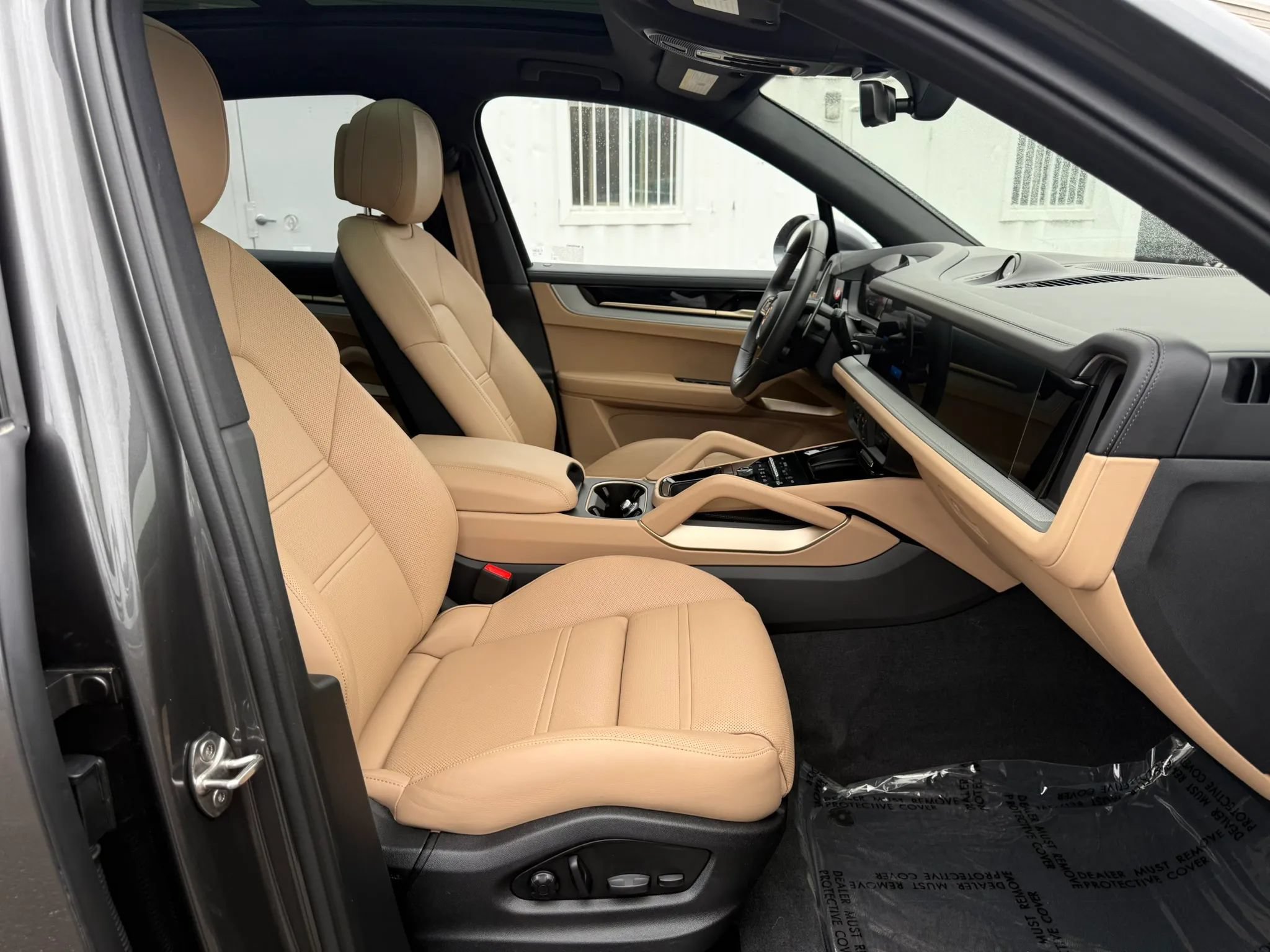 Used 2025 Porsche Cayenne E-Hybrid w/ Premium Package Plus AWD/4WD image 35
