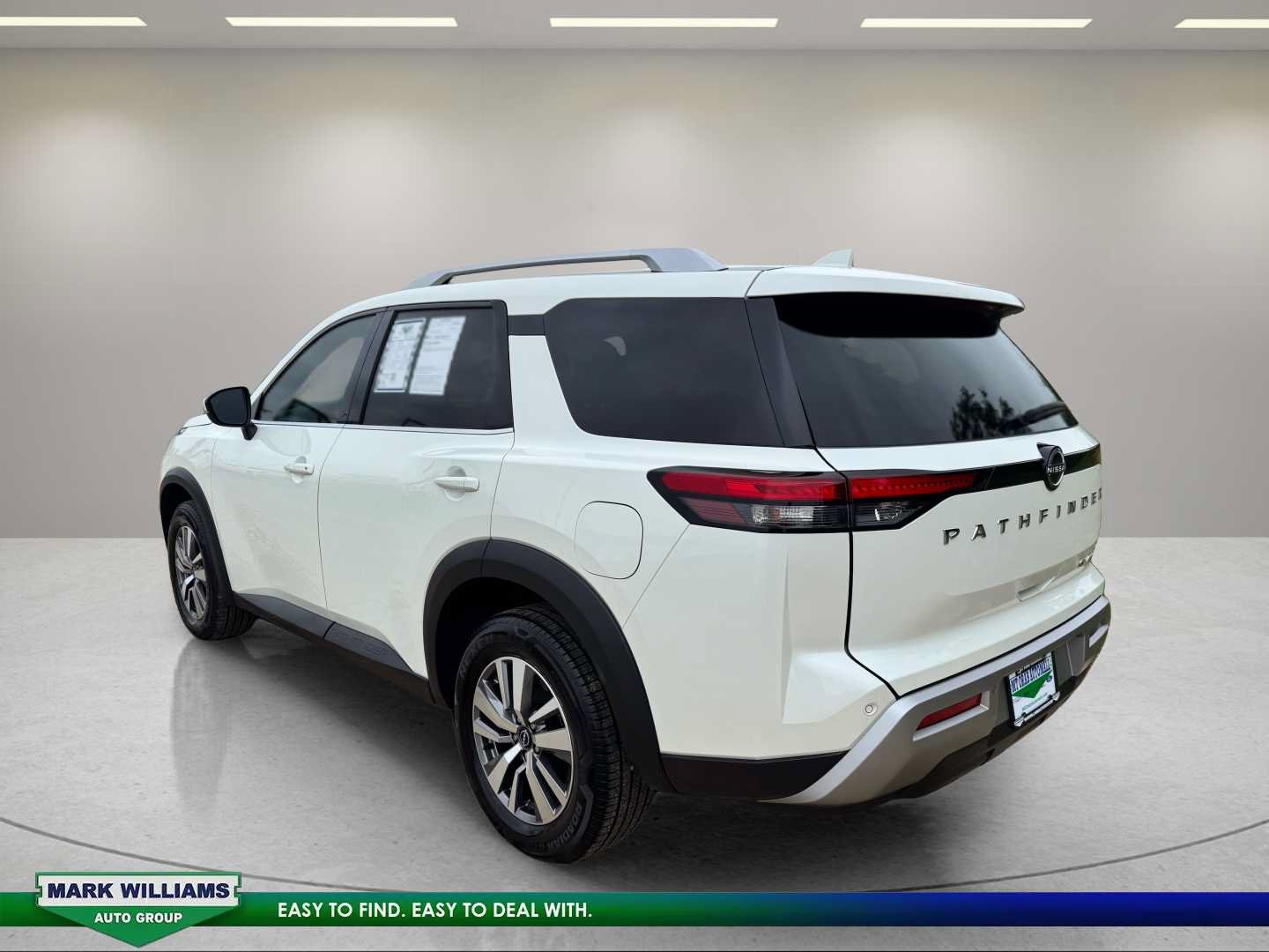 Used 2023 Nissan Pathfinder SL AWD/4WD image 9