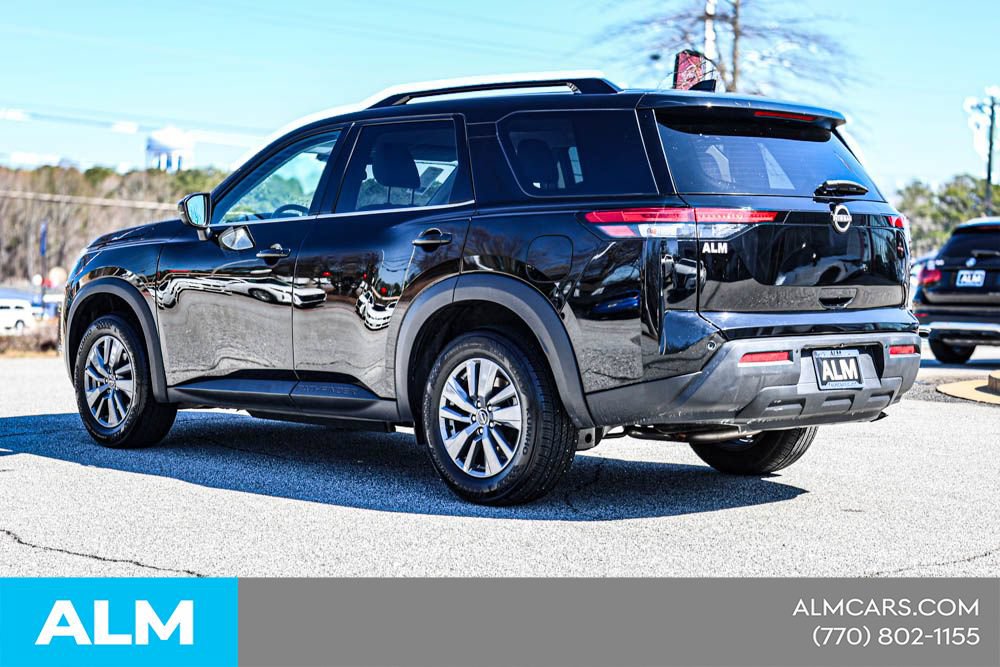 Used 2024 Nissan Pathfinder SV FWD image 9
