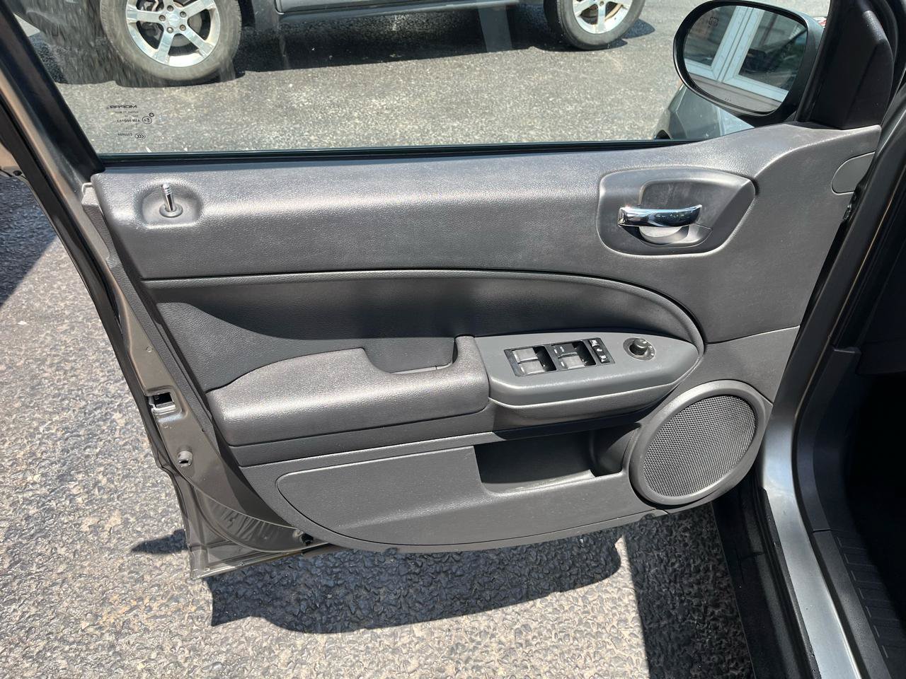 Used 2011 Dodge Caliber Mainstreet FWD image 21