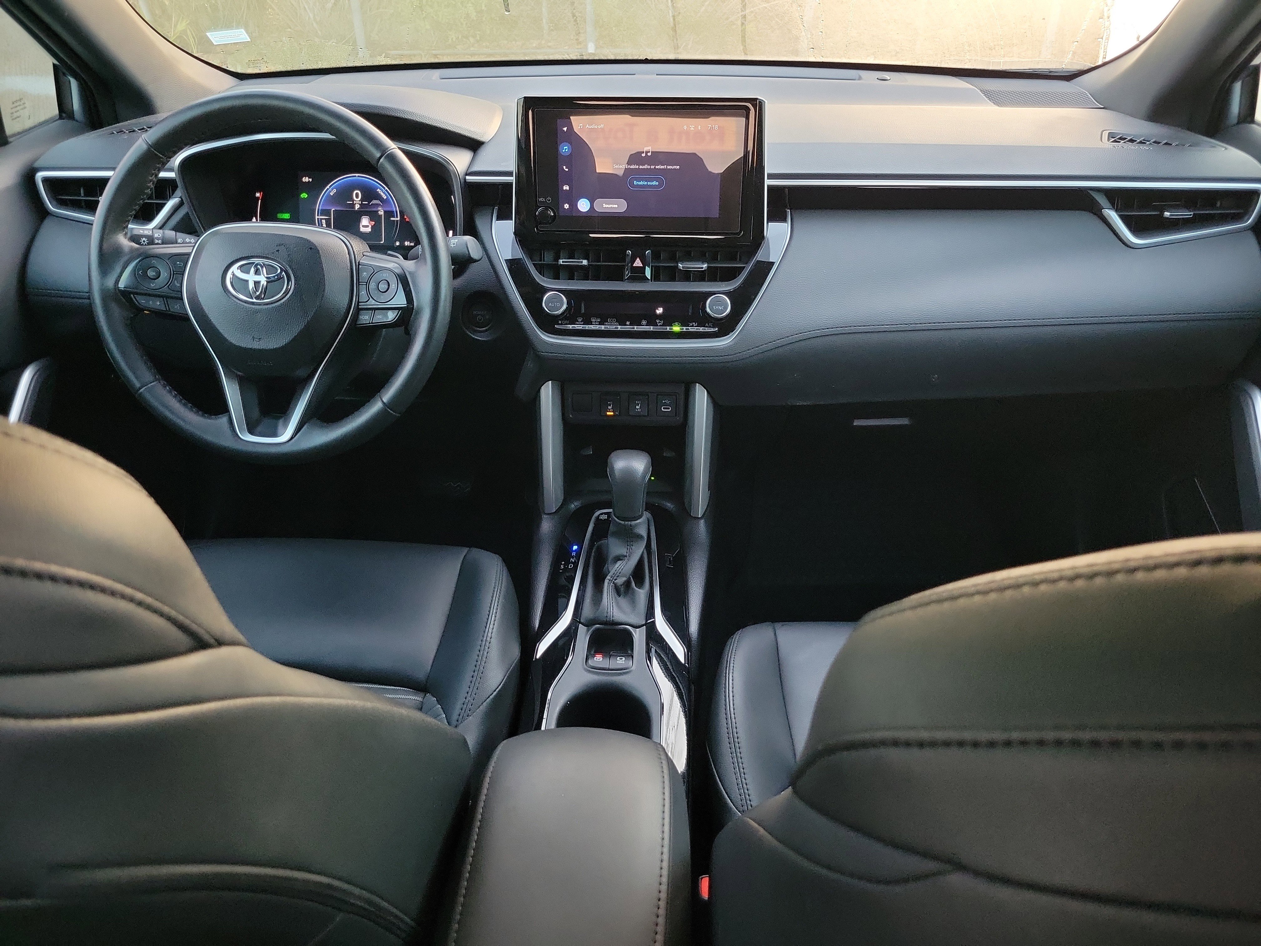 Used 2024 Toyota Corolla Cross SE image 16