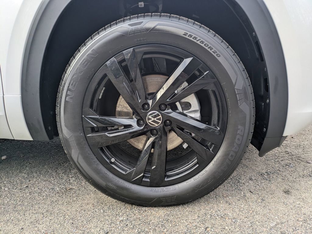 New 2026 Volkswagen Atlas Cross Sport SEL R-Line image 11