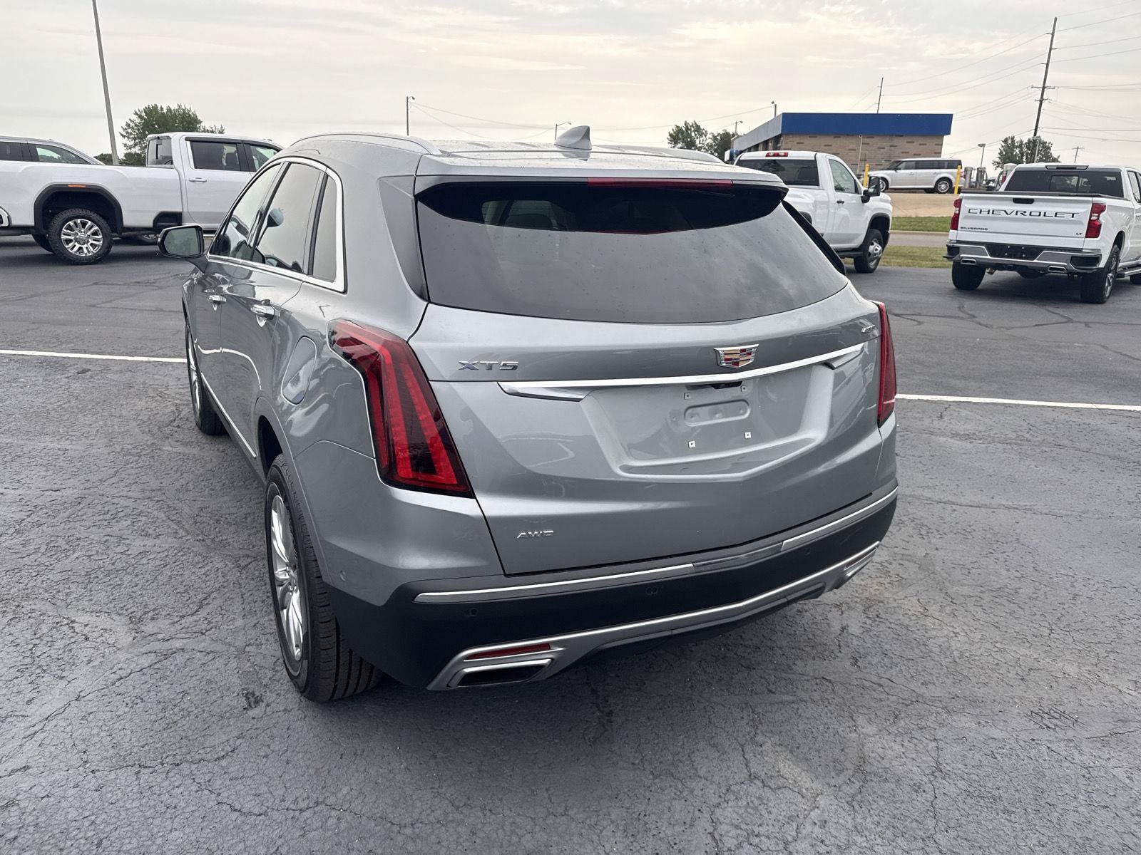 Used 2023 Cadillac XT5 Premium Luxury w/ Technology Package AWD/4WD image 3