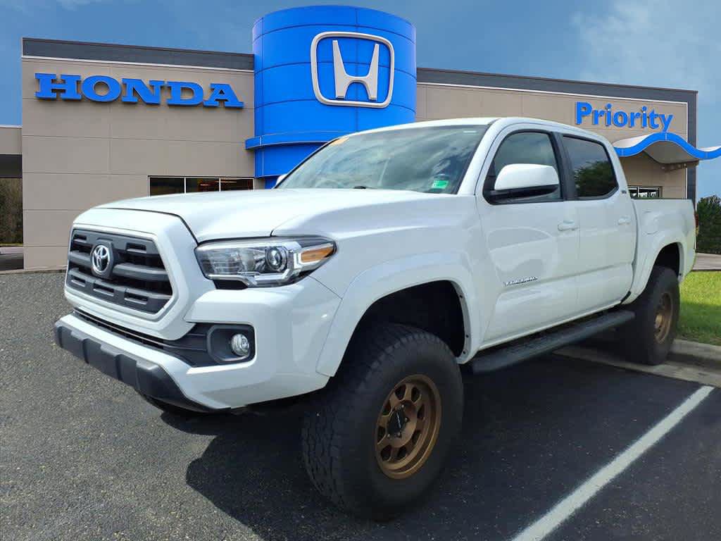 Used 2017 Toyota Tacoma SR5 w/ Tow Package AWD/4WD image 1