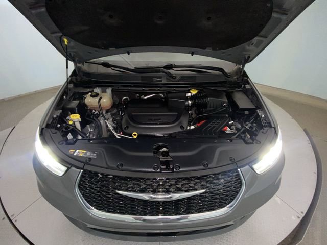 Used 2022 Chrysler Pacifica Touring-L FWD image 25