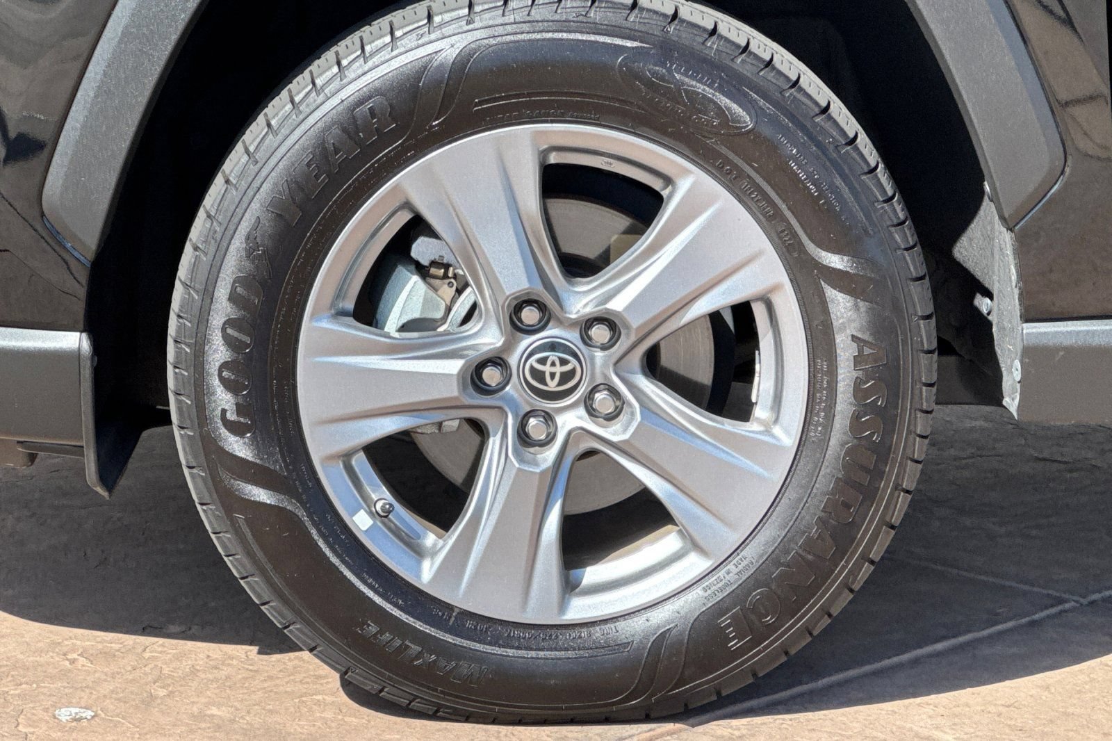 Certified 2022 Toyota RAV4 LE AWD/4WD image 32