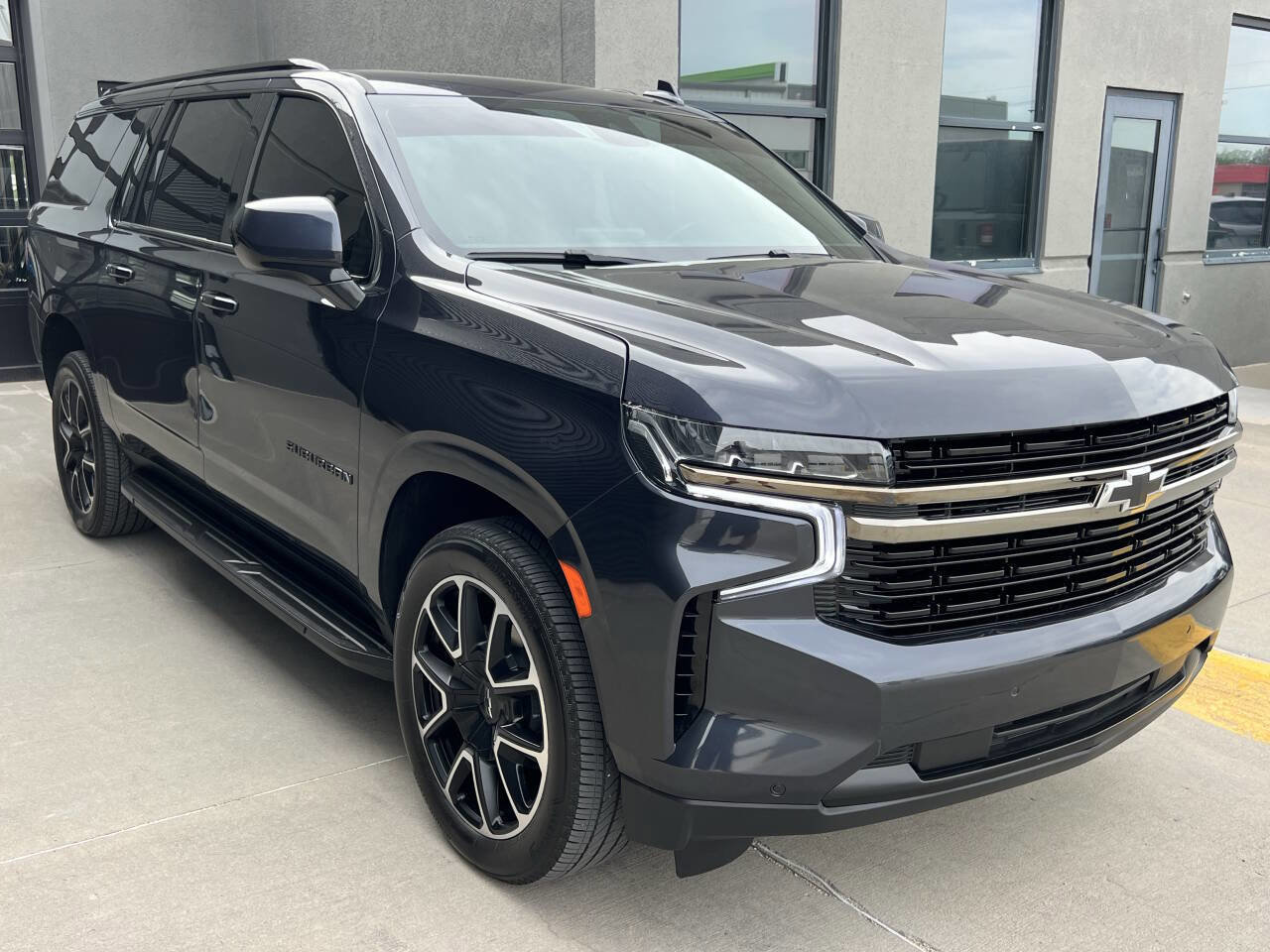 Used 2023 Chevrolet Suburban RST w/ Sport Performance Package AWD/4WD image 7