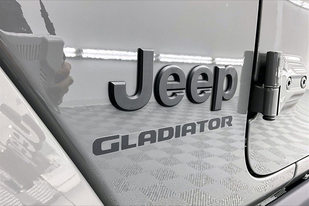 Used 2022 Jeep Gladiator Willys image 8
