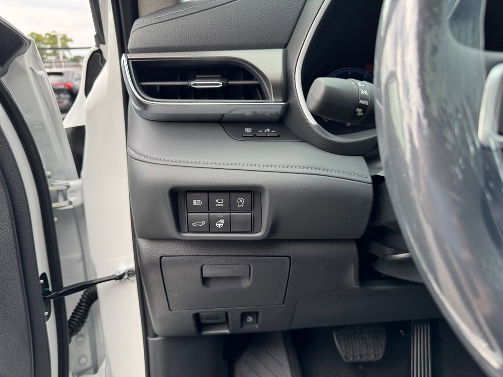 New 2025 Toyota Highlander Limited image 22