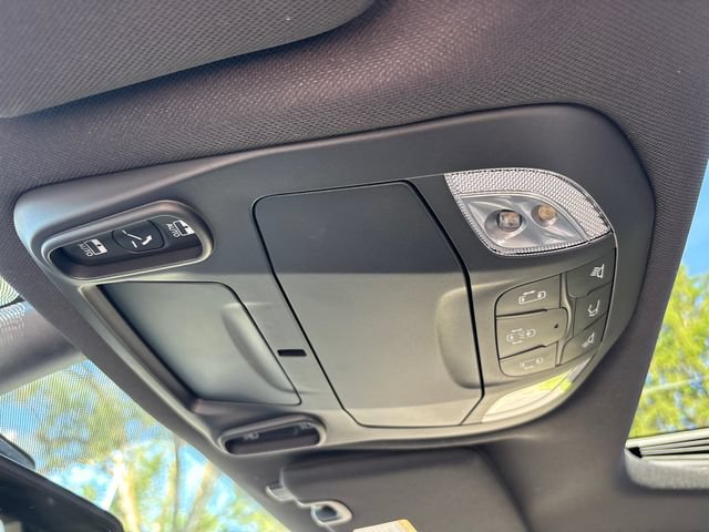 New 2027 Chrysler Pacifica Limited w/ Family Tech Group FWD image 28