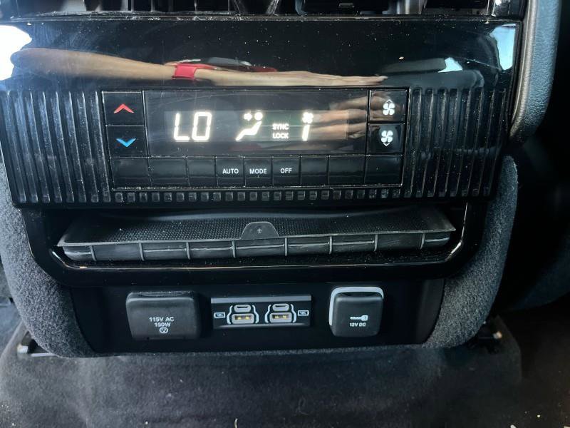 Used 2024 Jeep Wagoneer Series II w/ Flexible Seating Group image 37