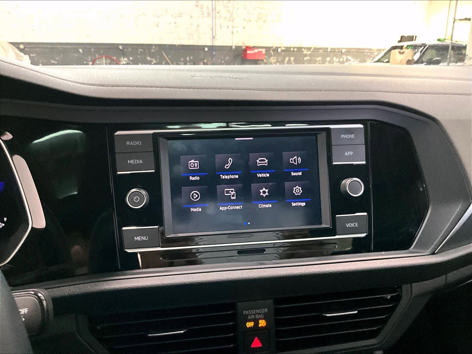 Used 2024 Volkswagen Jetta SE w/ Panoramic Sunroof Package FWD image 33
