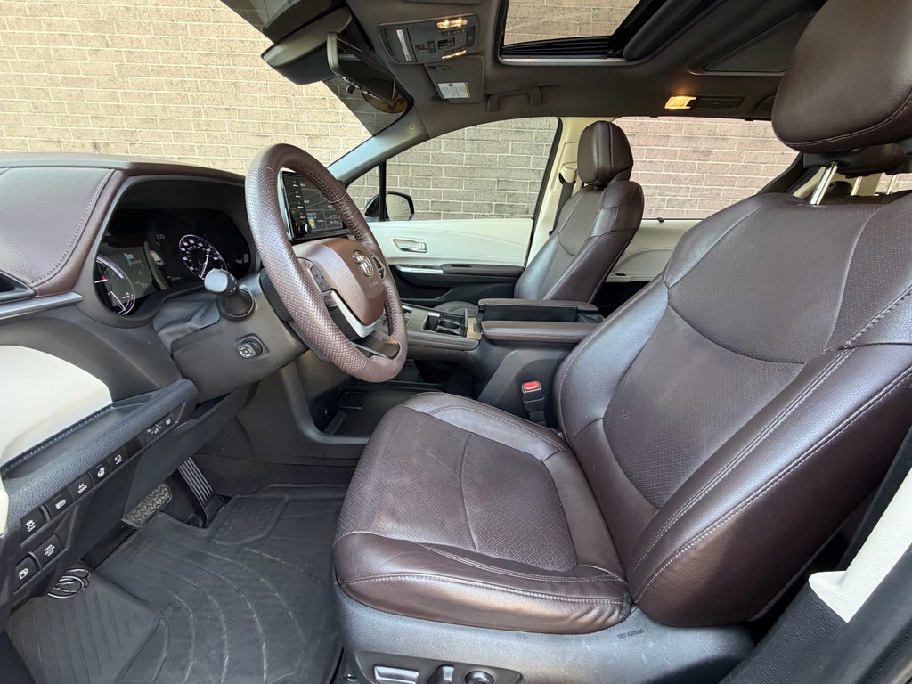 Used 2022 Toyota Sienna Platinum w/ Protection Package (TMS) image 9