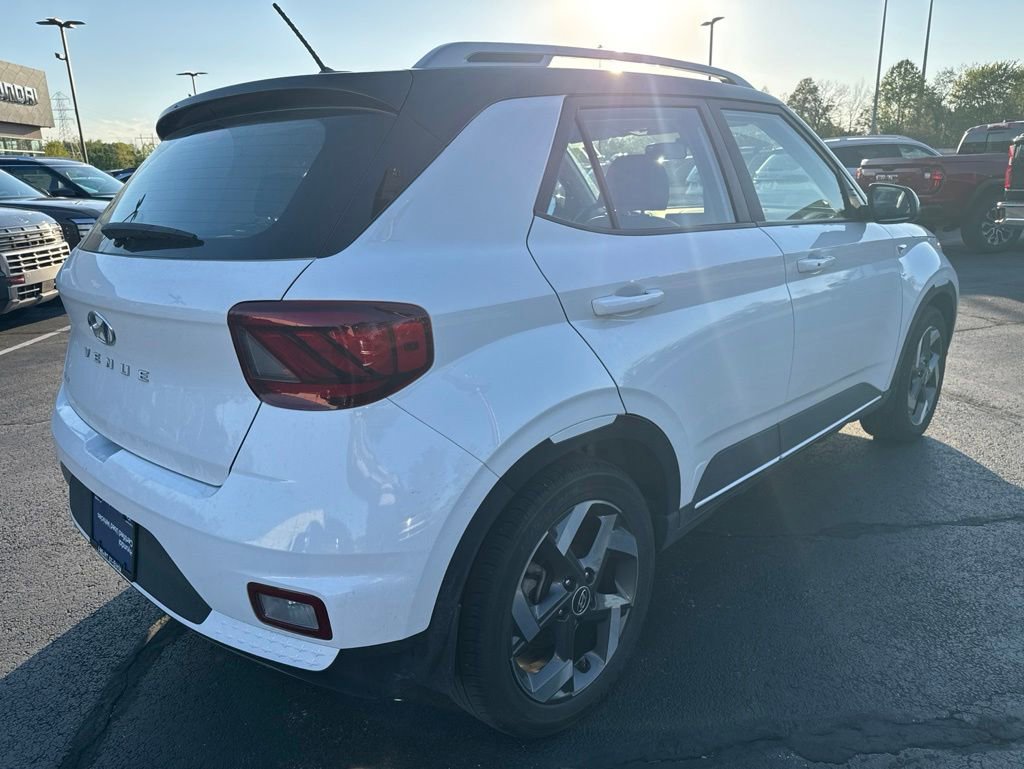 Used 2023 Hyundai Venue Limited FWD image 5