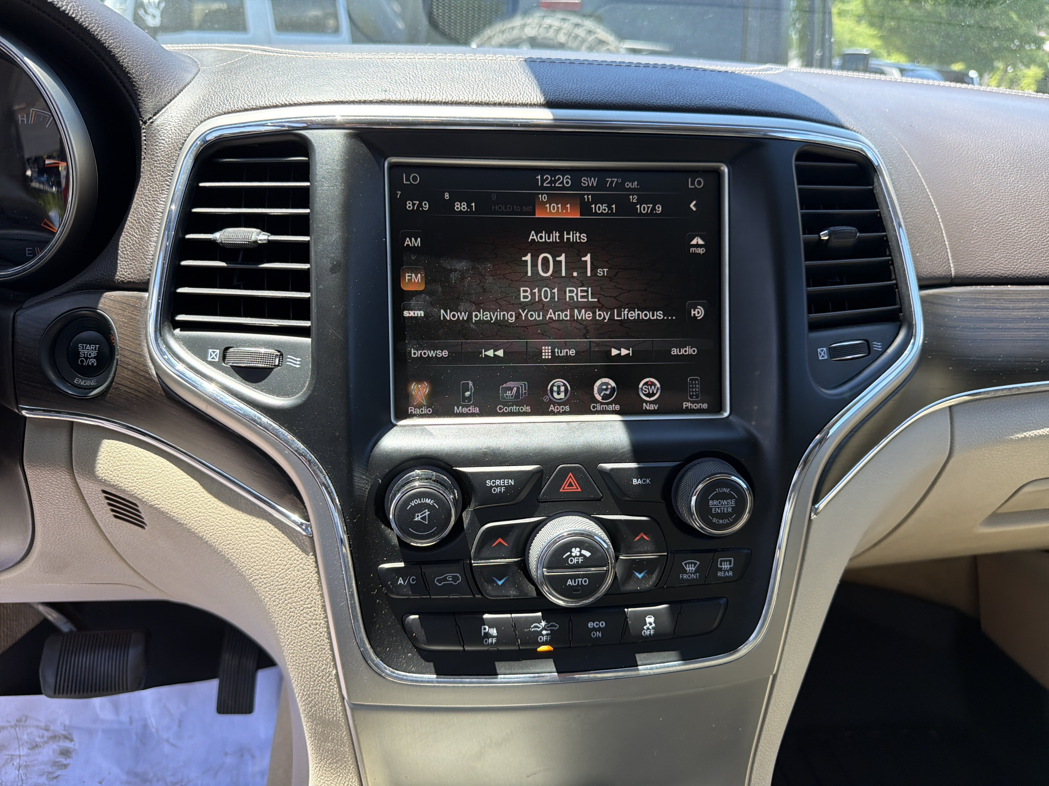 Used 2015 Jeep Grand Cherokee Overland w/ Advanced Technology Group AWD/4WD image 25