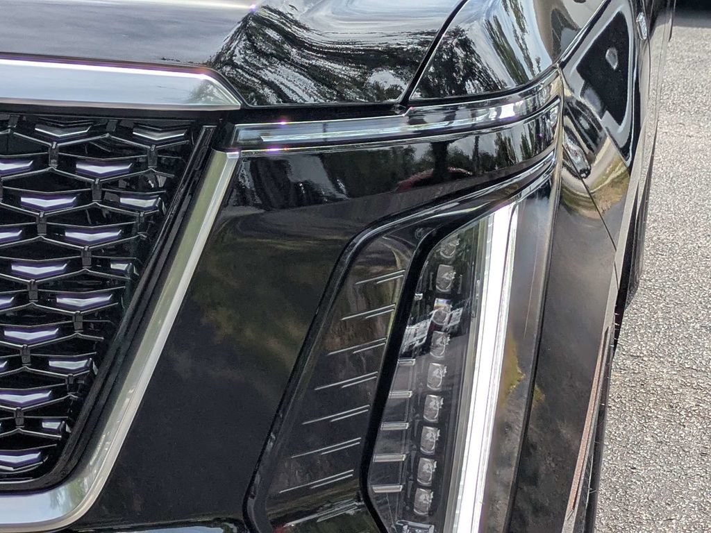 Used 2026 Cadillac Escalade Luxury AWD/4WD image 11