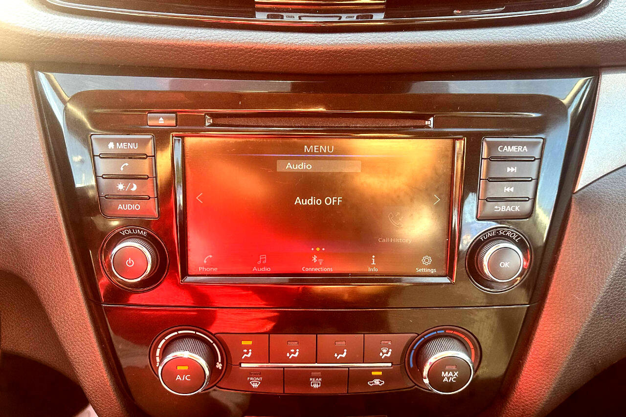 Used 2021 Nissan Rogue Sport S image 17