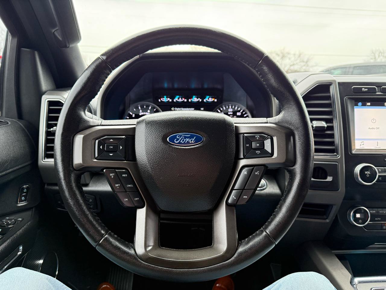 Used 2019 Ford Expedition XLT w/ Equipment Group 201A RWD image 23