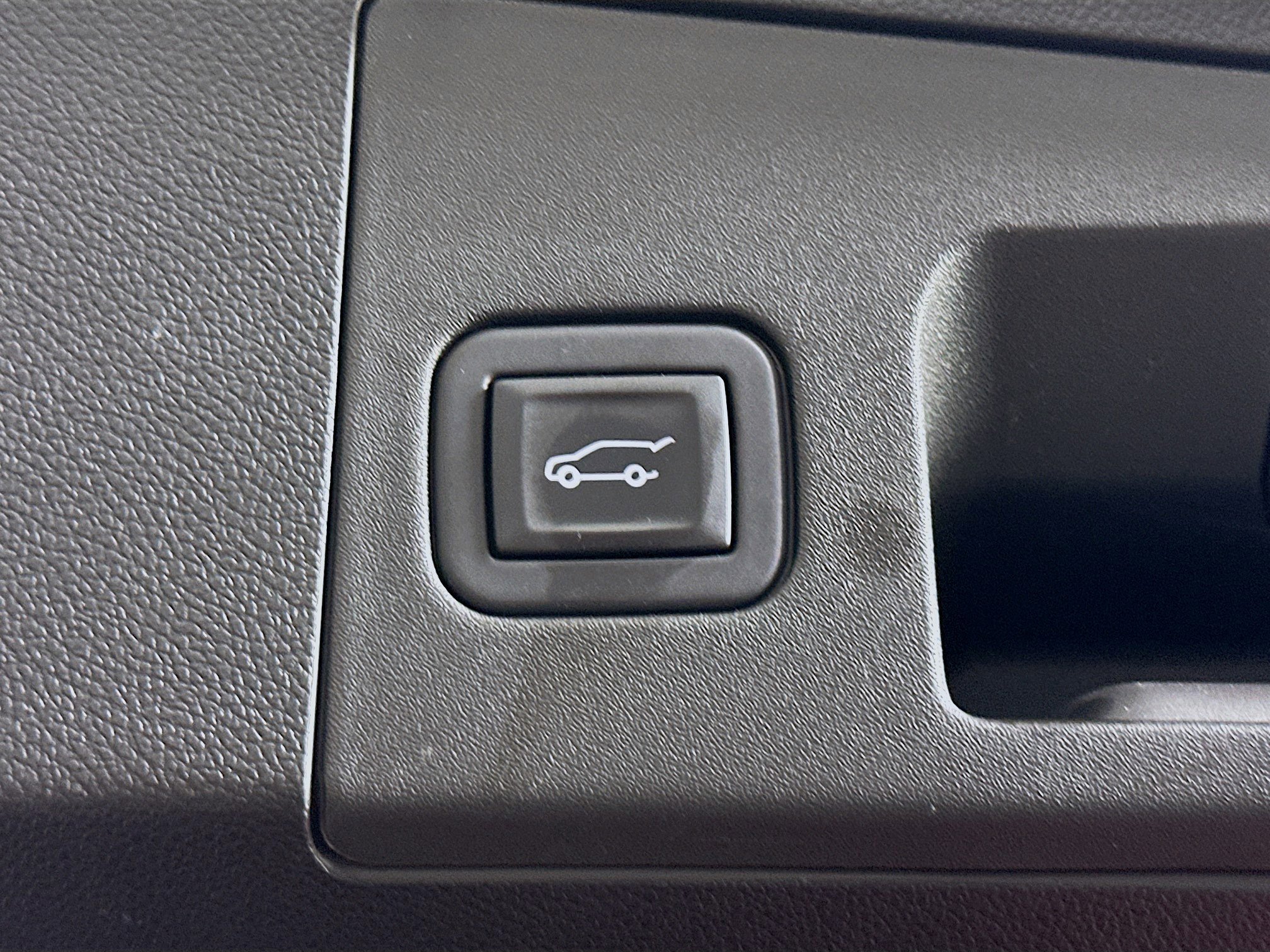 Used 2024 Cadillac XT4 Premium Luxury image 28