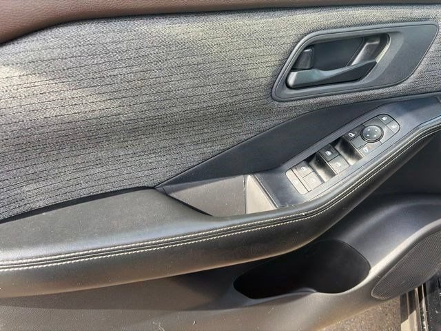 Used 2021 Nissan Rogue S AWD/4WD image 13