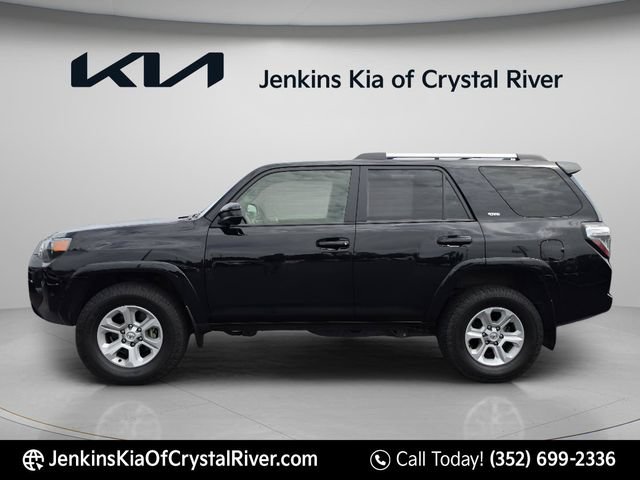Used 2022 Toyota 4Runner SR5 AWD/4WD image 10