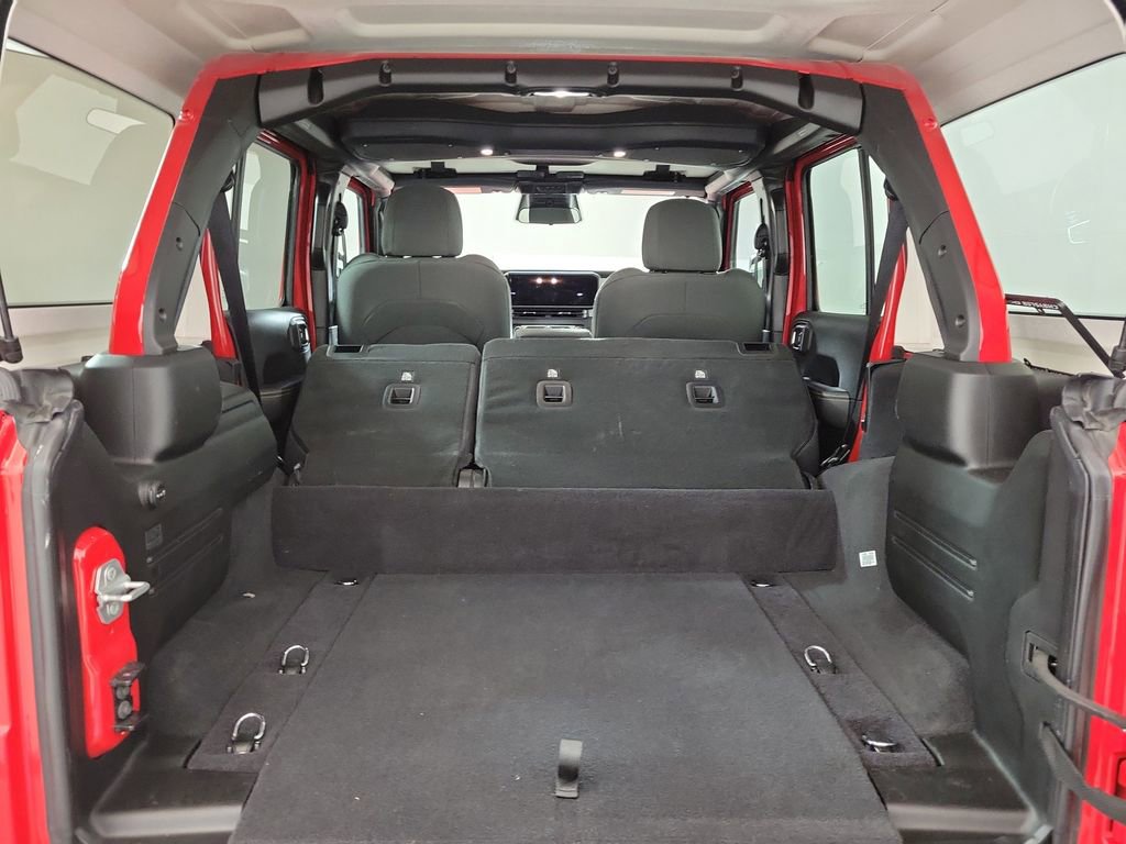 Used 2025 Jeep Wrangler Unlimited Sahara image 25