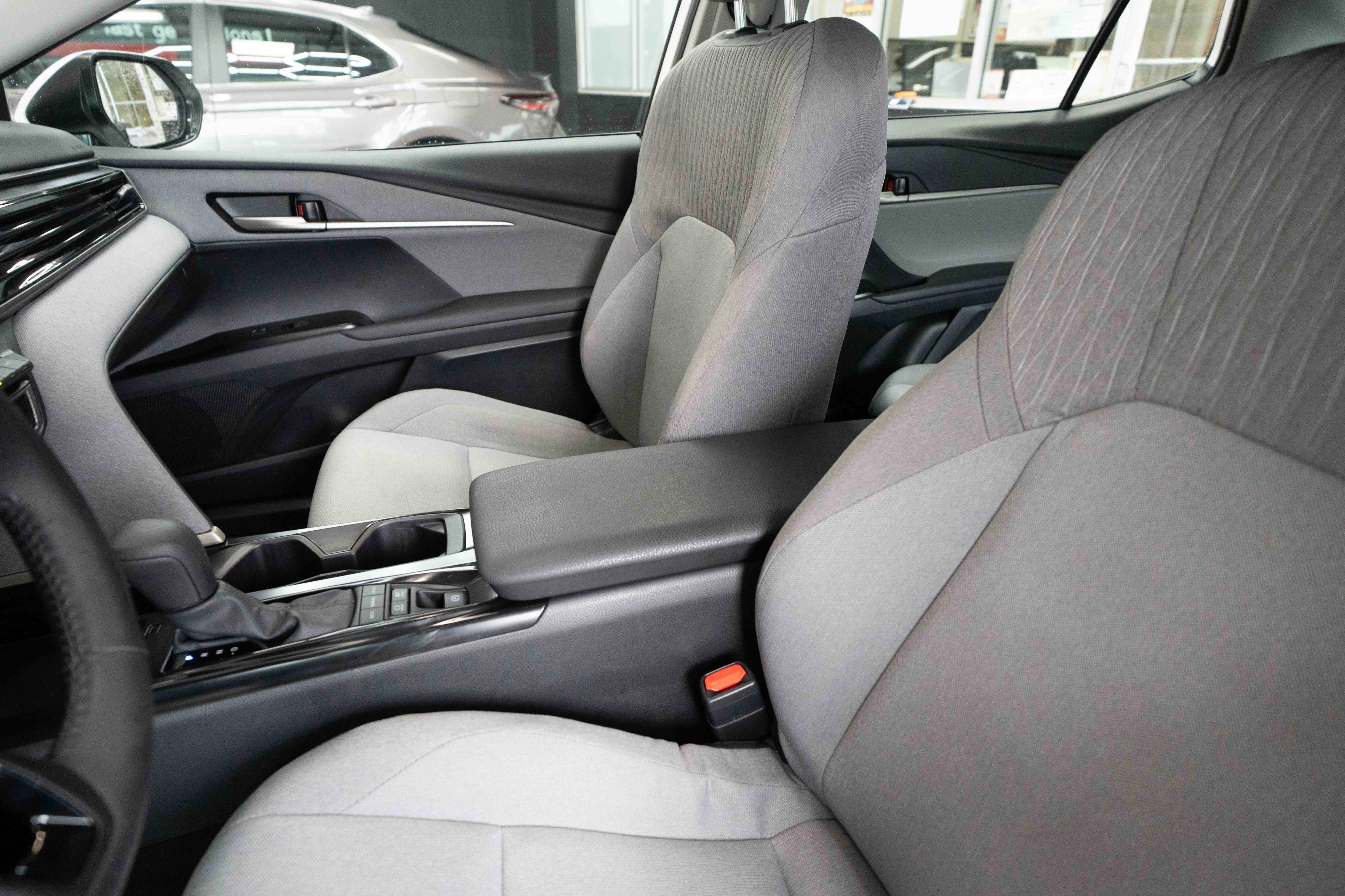 Used 2025 Toyota Camry LE w/ Convenience Package image 10