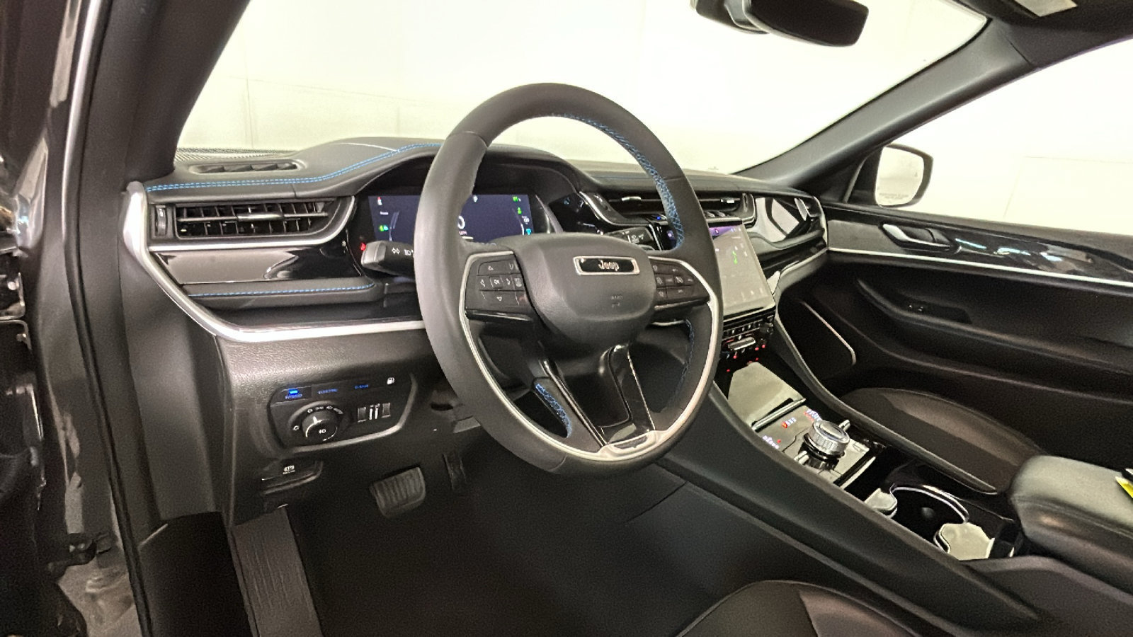 Used 2022 Jeep Grand Cherokee Trailhawk AWD/4WD image 15