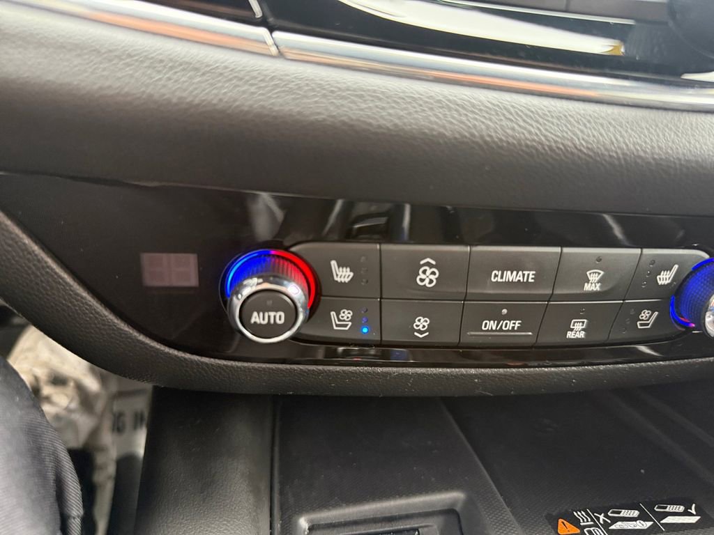 Used 2023 Buick Enclave Avenir image 30