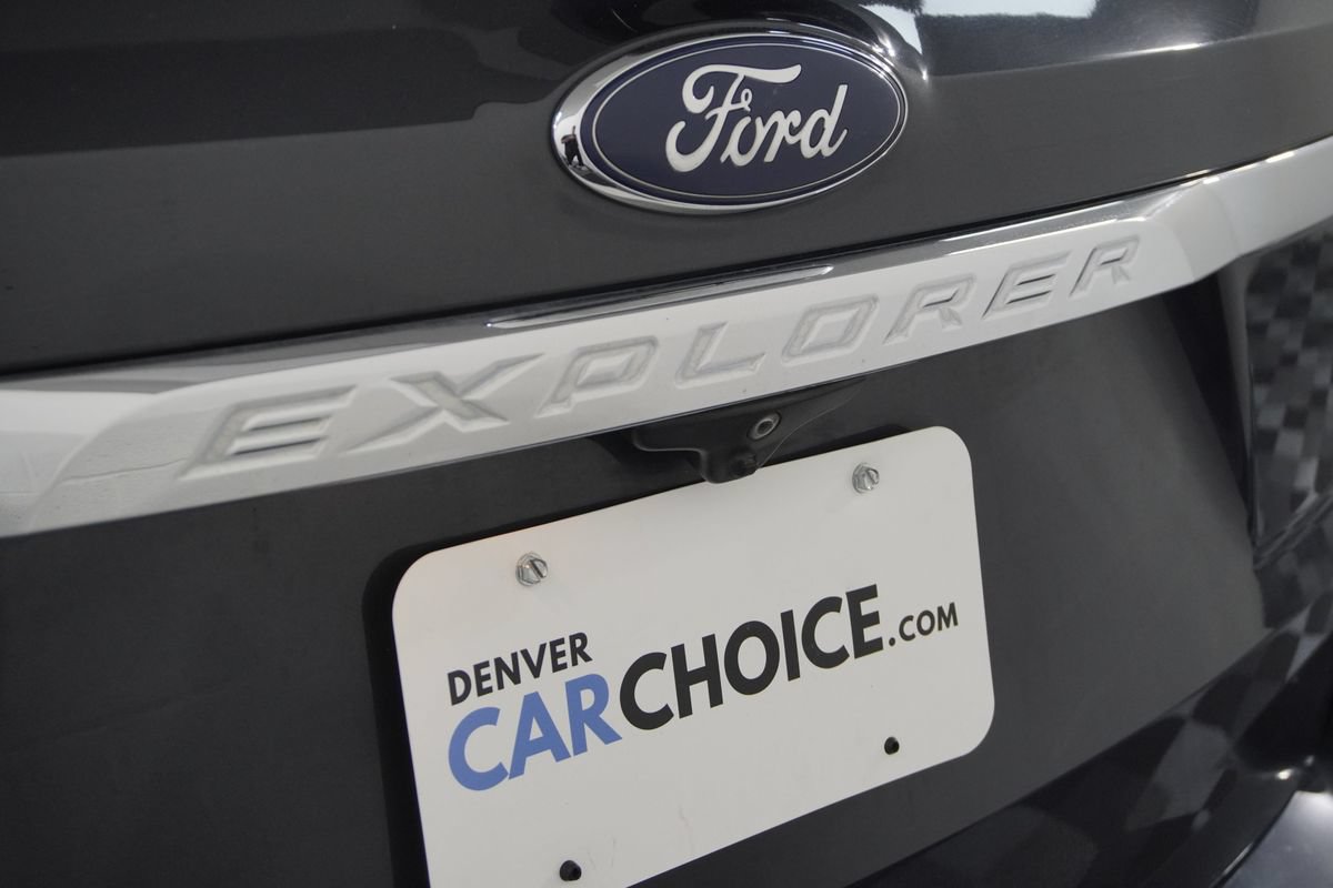 Used 2017 Ford Explorer XLT w/ Equipment Group 202A FWD image 30