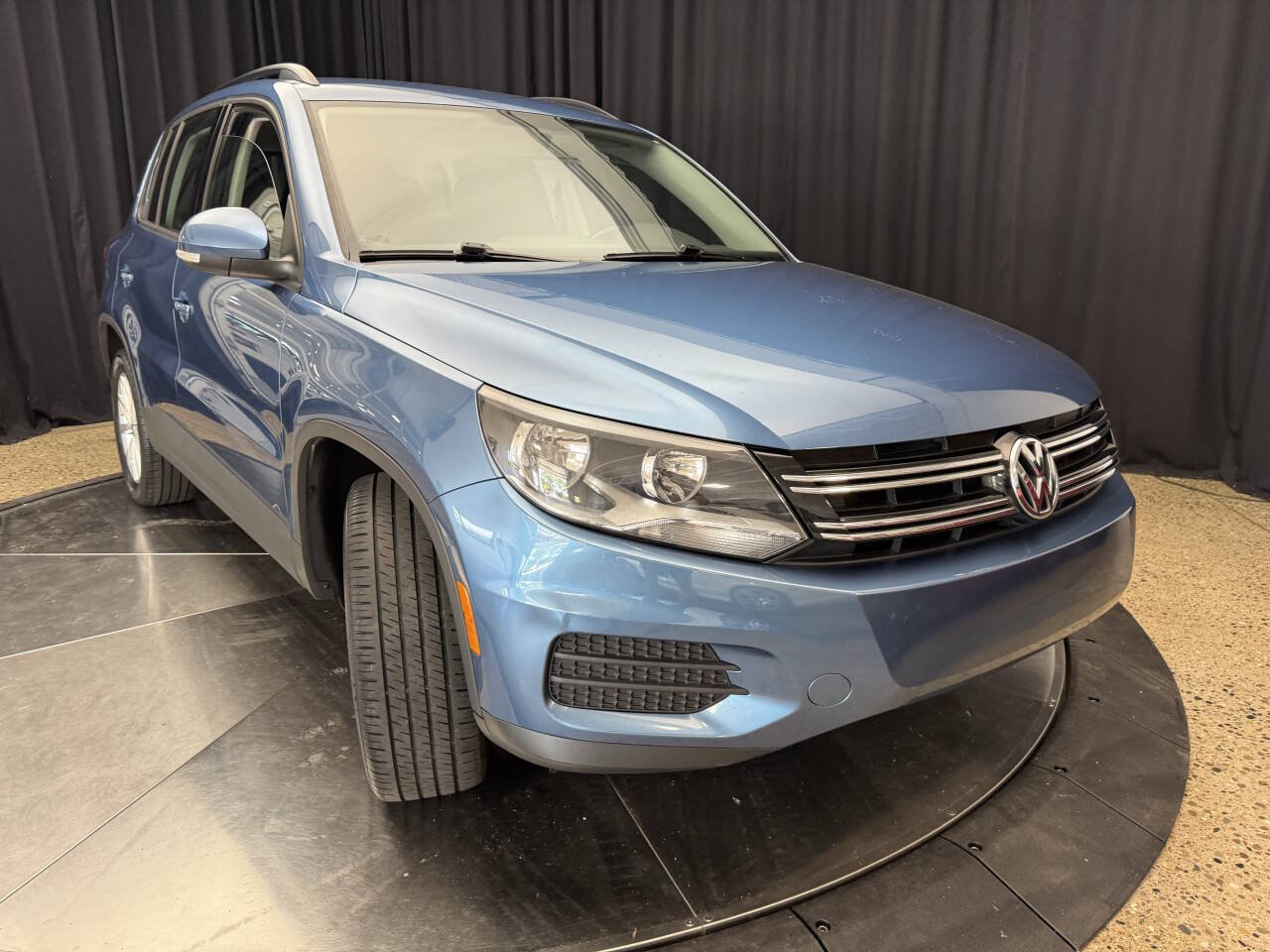 Used 2018 Volkswagen Tiguan Limited w/ Premium Package AWD/4WD image 13