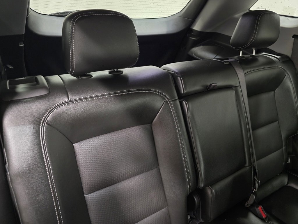 Used 2024 GMC Terrain SLT image 20