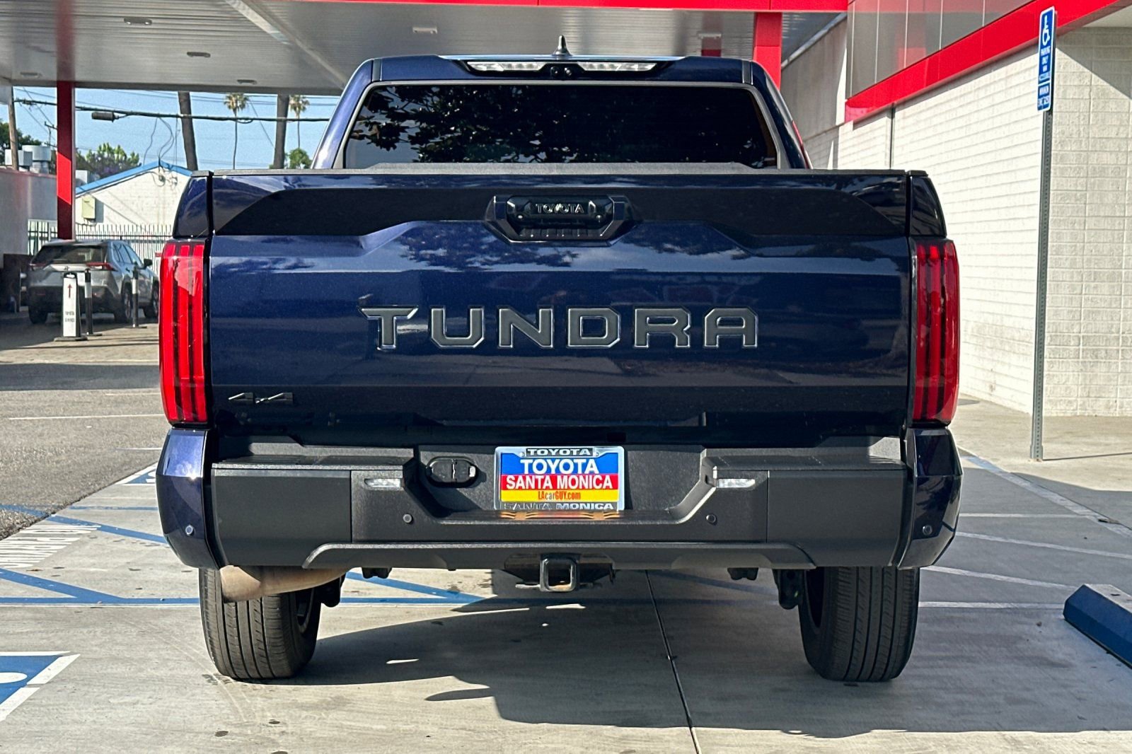 Used 2025 Toyota Tundra Limited AWD/4WD image 5