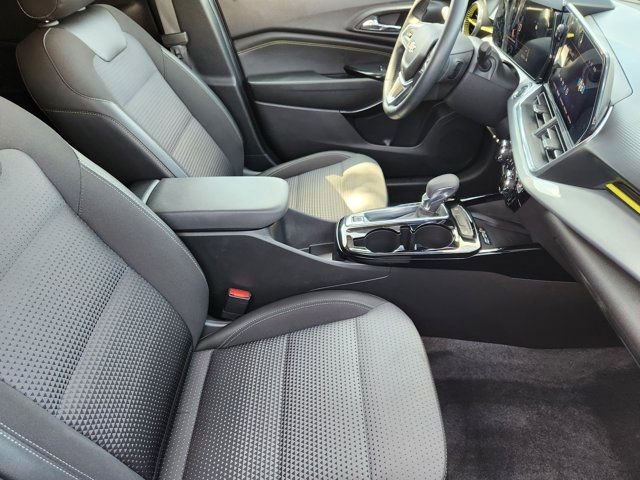 Used 2024 Chevrolet Trax LT w/ Sunroof Package image 19