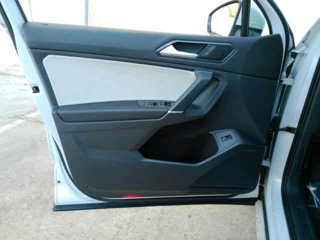 Used 2018 Volkswagen Tiguan SEL image 11