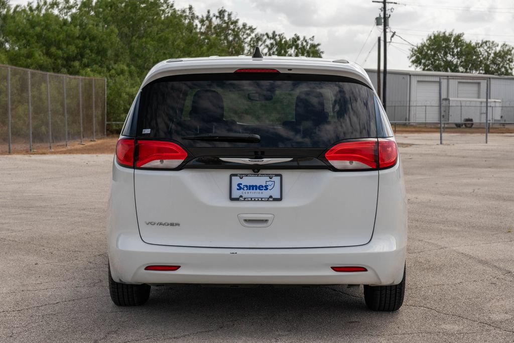 Used 2023 Chrysler Voyager LX FWD image 7