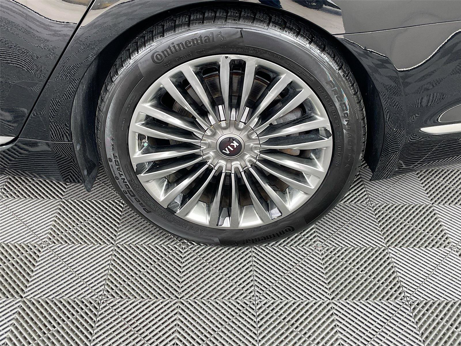 Used 2019 Kia K900 Luxury w/ VIP Package image 34