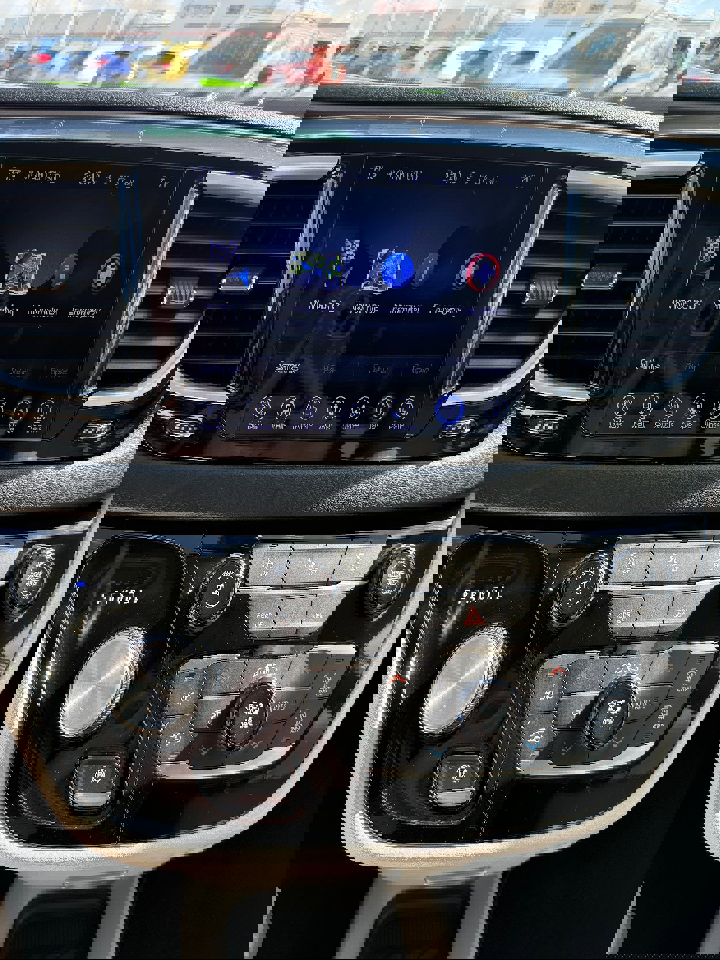 Used 2017 Chrysler Pacifica Touring-L image 10