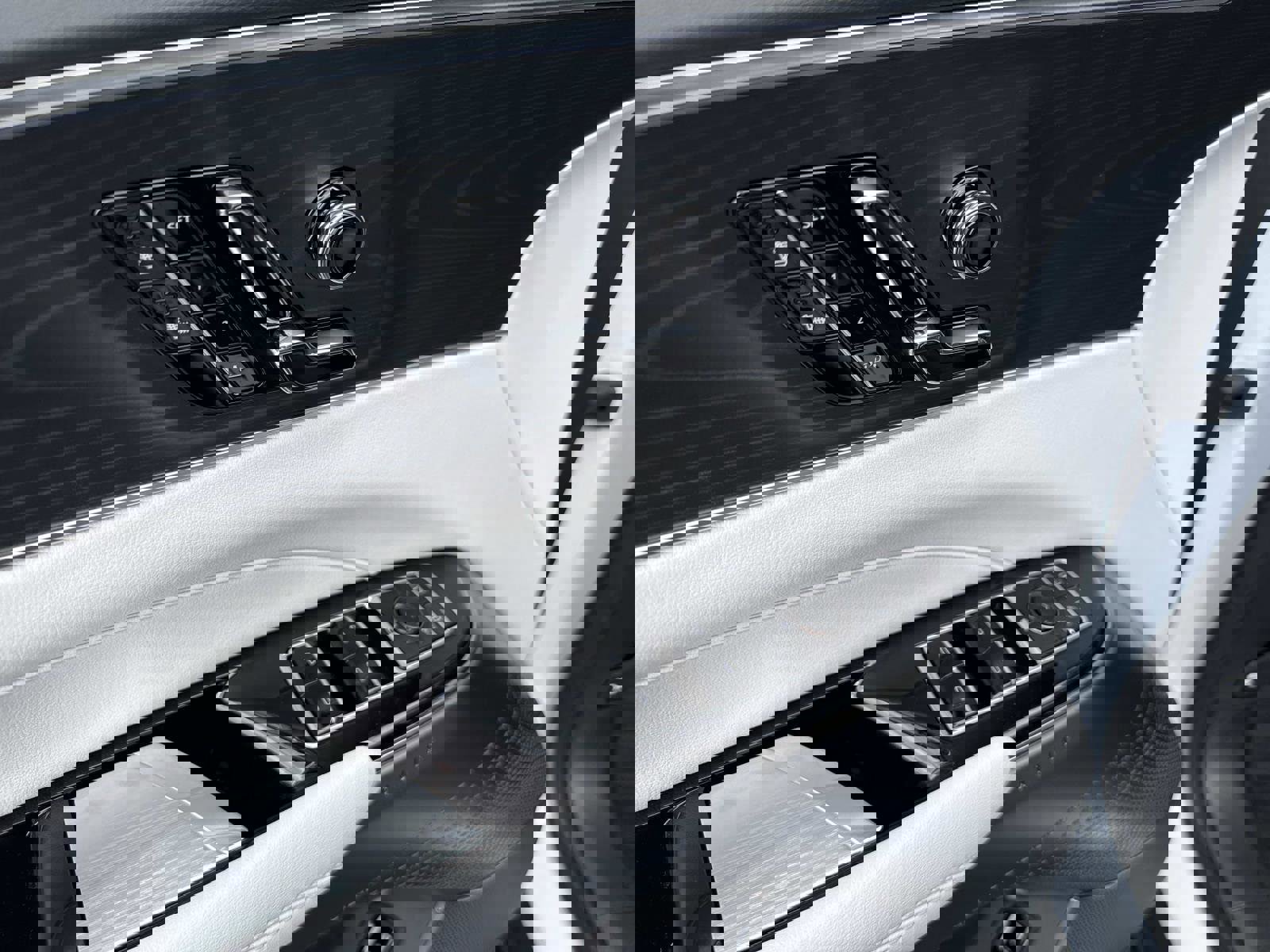 New 2026 Cadillac Lyriq Luxury image 19