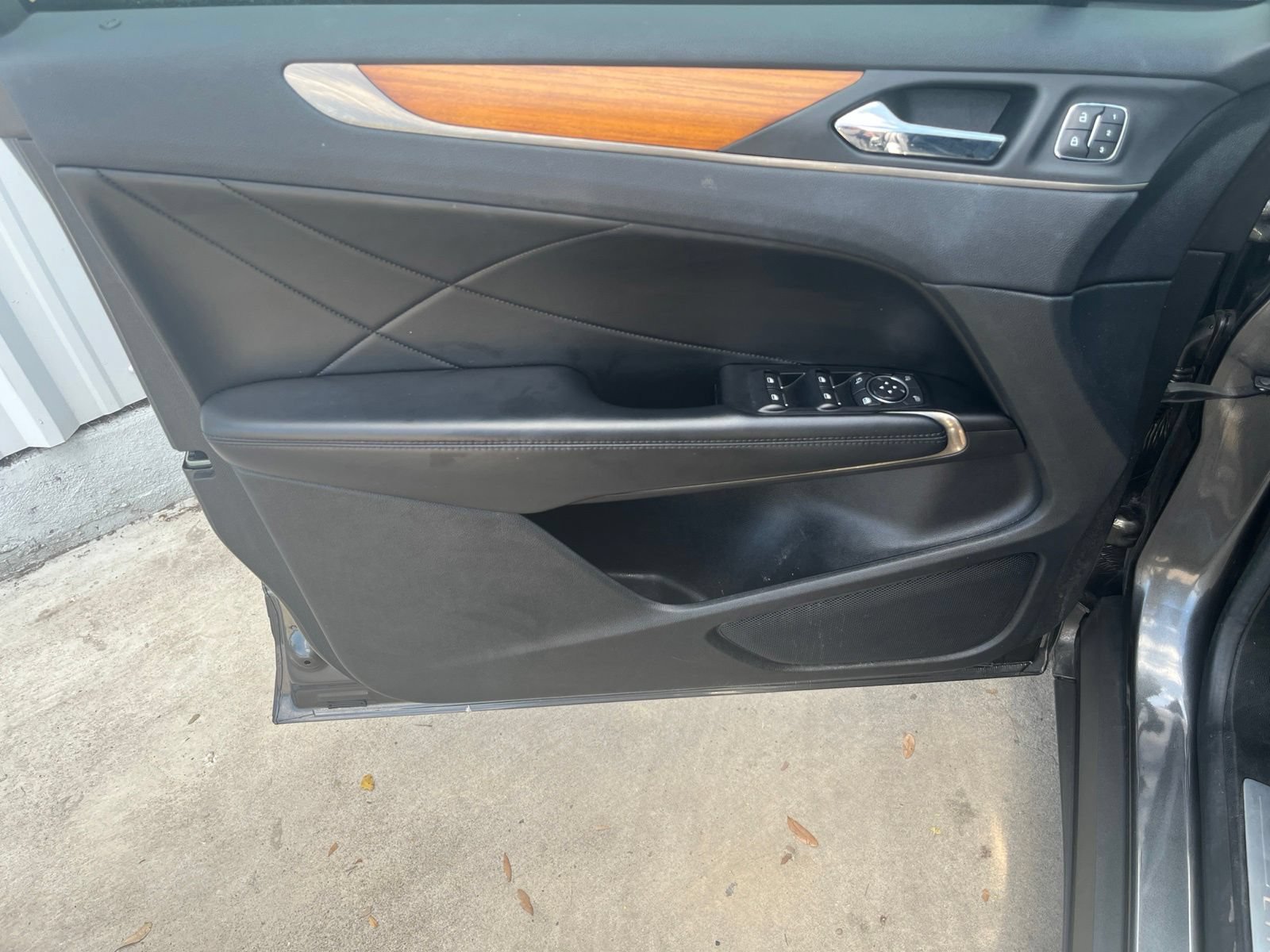 Used 2019 Lincoln MKC Reserve w/ MKC Technology Package FWD image 11